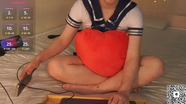 Snapshot of curlyboyy_ chatting on 03.12.25 curlyboyy online show from 03.12.25