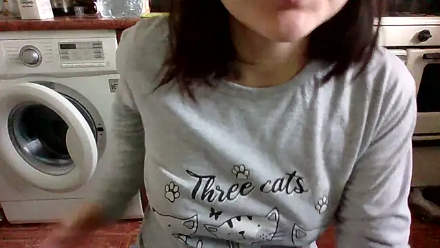 Snapshot of MikaKors chatting on 02.15.25 MikaKors online show from 02.15.25