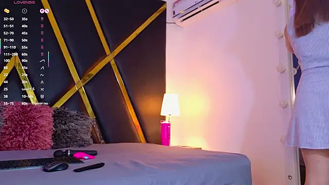 Adel Nesbiit online show from 09.10.25