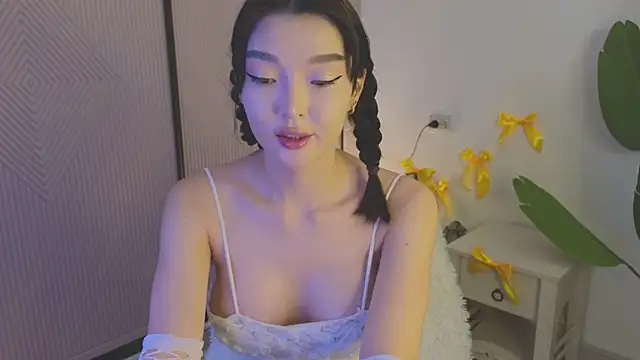 Snapshot of AudreyMell chatting on 12.24.24 AudreyMell online show from 12.24.24