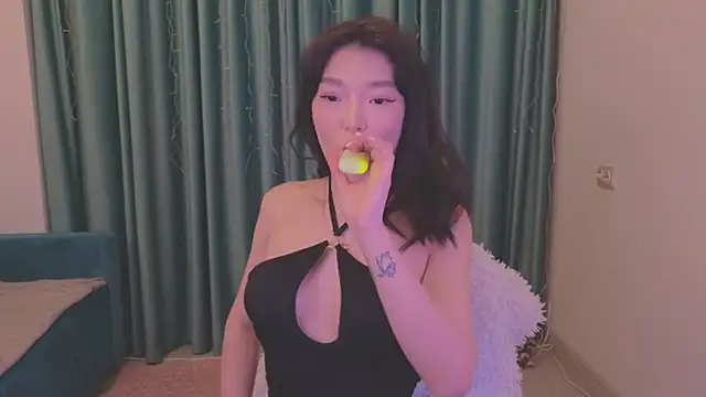 Snapshot of AudreyMell chatting on 01.06.25 AudreyMell online show from 01.06.25