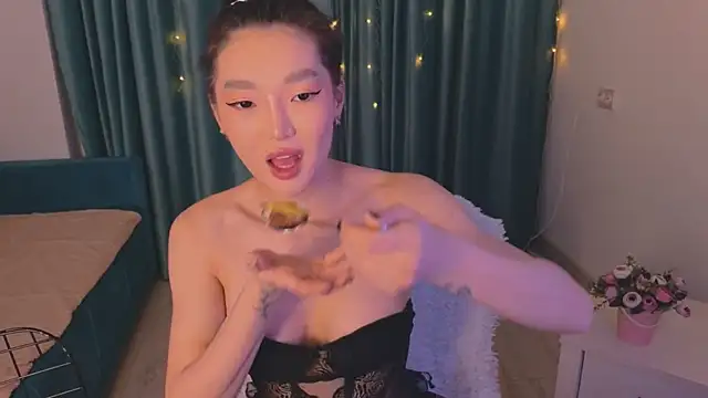 Snapshot of AudreyMell chatting on 02.05.25 AudreyMell online show from 02.05.25