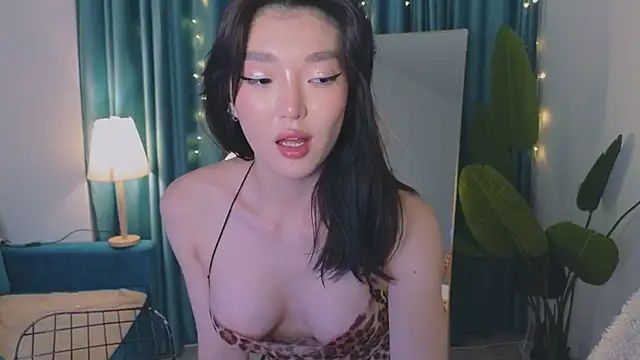 Snapshot of AudreyMell chatting on 02.06.25 AudreyMell online show from 02.06.25