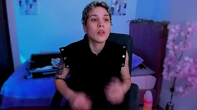 Charlee pink online show from 12.03.25