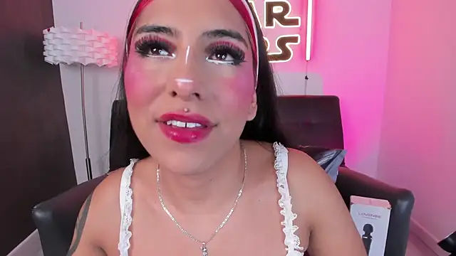 Snapshot of miss__allison chatting on 04.09.26 miss allison online show from 04.09.26