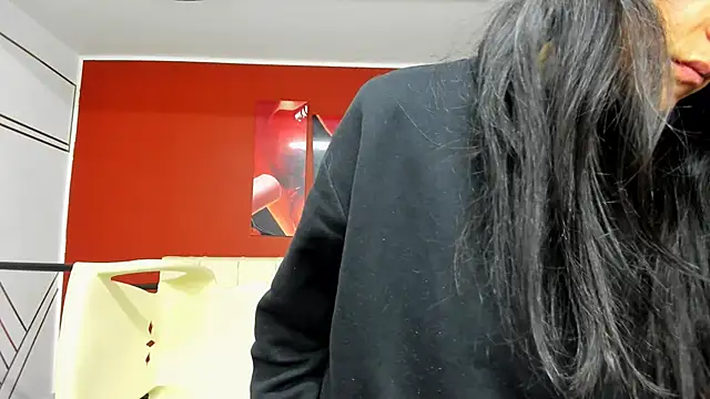 Snapshot of Abrillee1 chatting on 12.24.24 Abrillee1 online show from 12.24.24