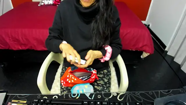 Snapshot of Abrillee1 chatting on 01.20.25 Abrillee1 online show from 01.20.25