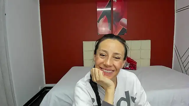 Snapshot of Abrillee1 chatting on 03.01.25 Abrillee1 online show from 03.01.25