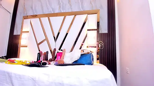 lola hornei online show from 10.21.25