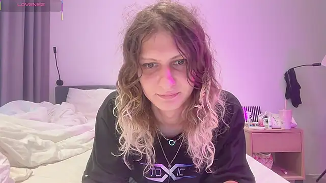 Alice Pinkhead online show from 11.07.25