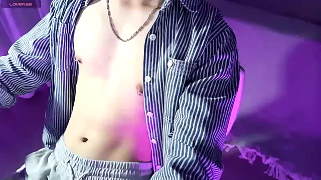 Snapshot of FEIYU001 chatting on 12.02.24 FEIYU001 online show from 12.02.24