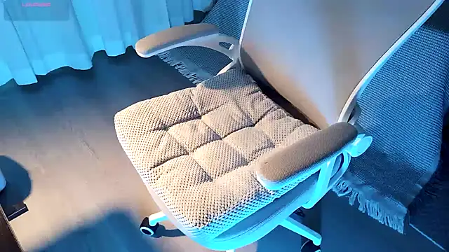 Snapshot of FEIYU001 chatting on 12.08.24 FEIYU001 online show from 12.08.24