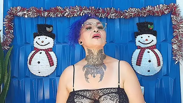 Snapshot of SandyyRose chatting on 12.19.24 SandyyRose online show from 12.19.24