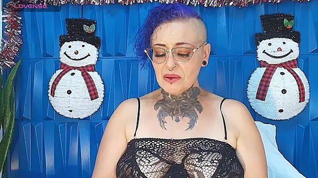Snapshot of SandyyRose chatting on 12.19.24 SandyyRose online show from 12.19.24