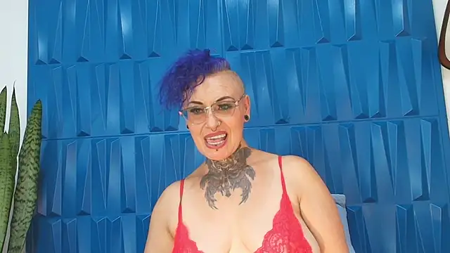 Snapshot of SandyyRose chatting on 02.16.25 SandyyRose online show from 02.16.25