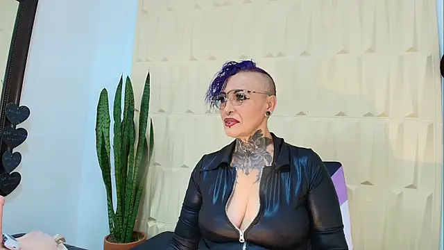 Snapshot of SandyyRose chatting on 03.16.25 SandyyRose online show from 03.16.25