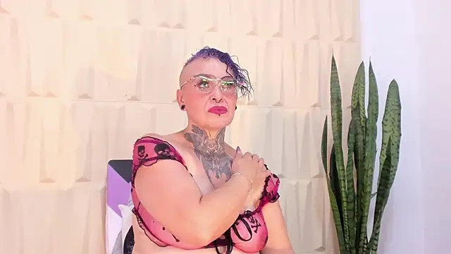 Snapshot of SandyyRose chatting on 03.19.25 SandyyRose online show from 03.19.25