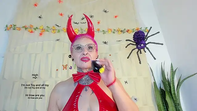 Snapshot of SandyyRose chatting on 10.22.25 SandyyRose online show from 10.22.25