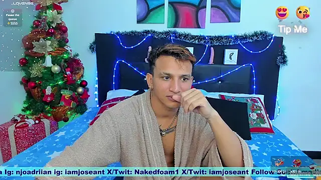 nakedfoam1 online show from 12.27.24
