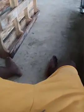 Snapshot of BeetledFlouter12 chatting on 12.21.25 BeetledFlouter12 online show from 12.21.25