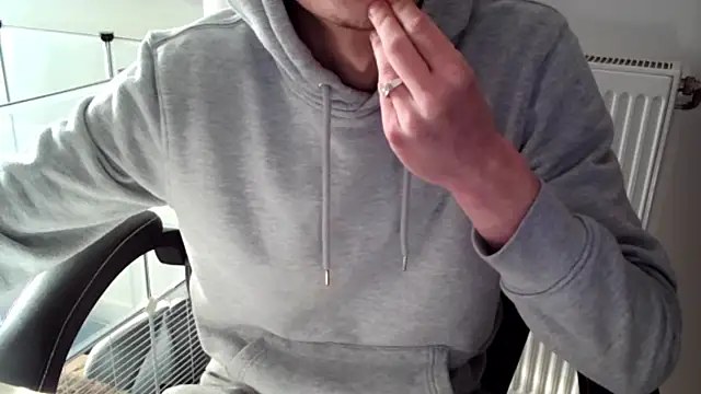 Snapshot of ElViko11 chatting on 02.14.25 ElViko11 online show from 02.14.25