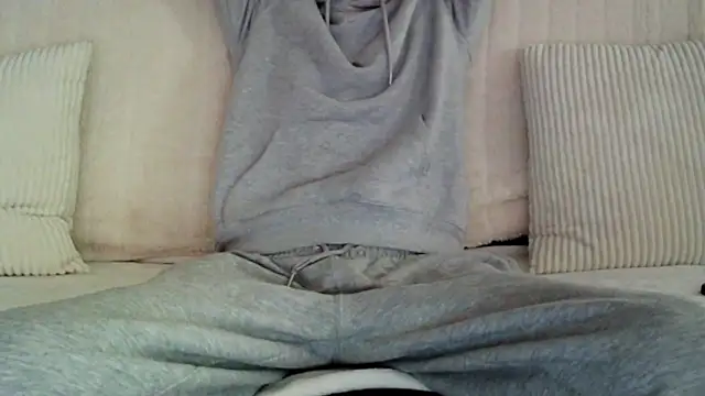 Snapshot of ElViko11 chatting on 02.21.25 ElViko11 online show from 02.21.25