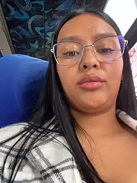 Snapshot of _NINA chatting on 12.26.24 NINA online show from 12.26.24