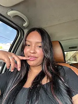 Snapshot of _NINA chatting on 10.15.25 NINA online show from 10.15.25