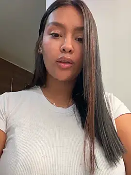 Snapshot of _NINA chatting on 02.07.26 NINA online show from 02.07.26