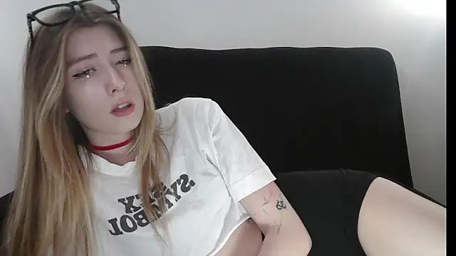 ErikaShyy online show from 06.04.26