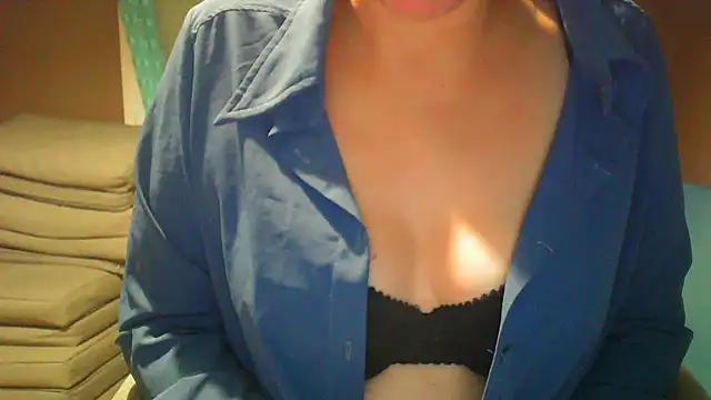 Snapshot of Raptor82 chatting on 10.03.25 Raptor82 online show from 10.03.25