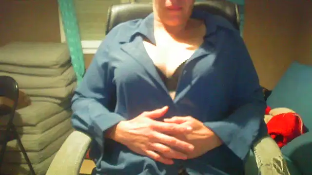 Snapshot of Raptor82 chatting on 10.08.25 Raptor82 online show from 10.08.25