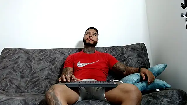 Snapshot of Exotic_tatto27121 chatting on 12.08.24 Exotic tatto27121 online show from 12.08.24