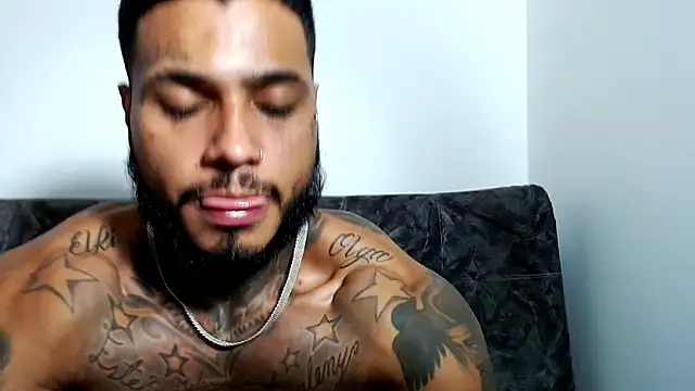 Snapshot of Exotic_tatto27121 chatting on 12.20.24 Exotic tatto27121 online show from 12.20.24