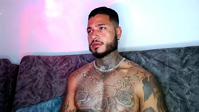 Snapshot of Exotic_tatto27121 chatting on 01.17.25 Exotic tatto27121 online show from 01.17.25