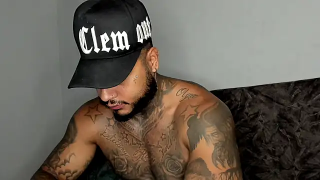 Snapshot of Exotic_tatto27121 chatting on 09.11.25 Exotic tatto27121 online show from 09.11.25