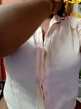Snapshot of Sony-Model chatting on 04.28.26 Sony-Model online show from 04.28.26