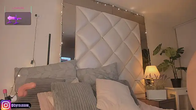 KimRoussee online show from 12.17.25