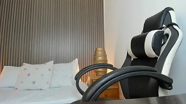 dania miller  online show from 02.21.25