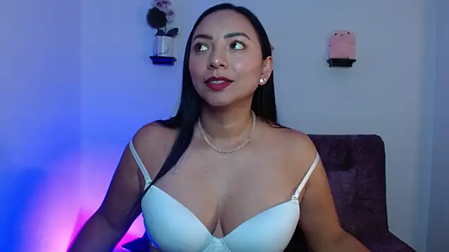 Snapshot of Emmi_Cam chatting on 02.27.25 Emmi Cam online show from 02.27.25