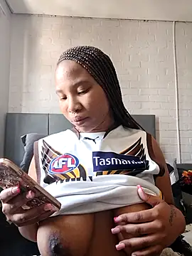 Snapshot of DrippinCaramelCutie chatting on 02.10.26 DrippinCaramelCutie online show from 02.10.26