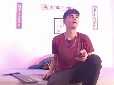 Snapshot of harrytomson_1 chatting on 12.27.24 harrytomson 1 online show from 12.27.24