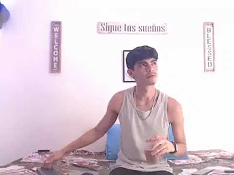 Snapshot of harrytomson_1 chatting on 01.14.25 harrytomson 1 online show from 01.14.25