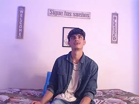 Snapshot of harrytomson_1 chatting on 01.17.25 harrytomson 1 online show from 01.17.25