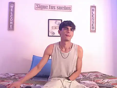 Snapshot of harrytomson_1 chatting on 01.19.25 harrytomson 1 online show from 01.19.25