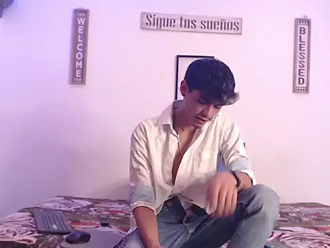 Snapshot of harrytomson_1 chatting on 01.21.25 harrytomson 1 online show from 01.21.25