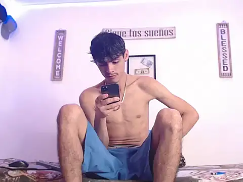 Snapshot of harrytomson_1 chatting on 01.28.25 harrytomson 1 online show from 01.28.25