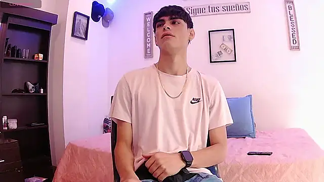 Snapshot of harrytomson_1 chatting on 09.13.25 harrytomson 1 online show from 09.13.25