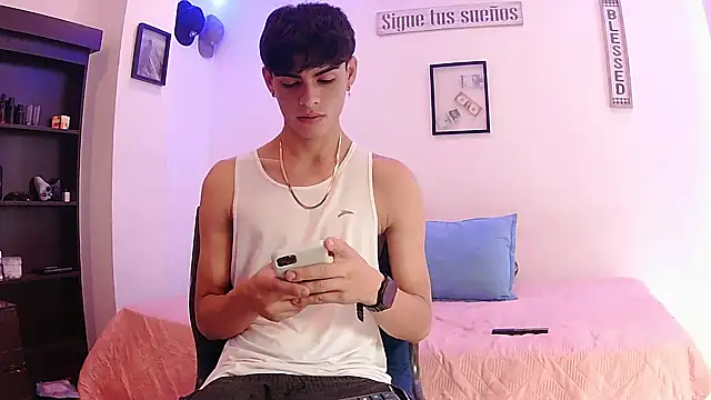 Snapshot of harrytomson_1 chatting on 09.14.25 harrytomson 1 online show from 09.14.25