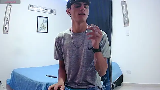 Snapshot of harrytomson_1 chatting on 10.19.25 harrytomson 1 online show from 10.19.25